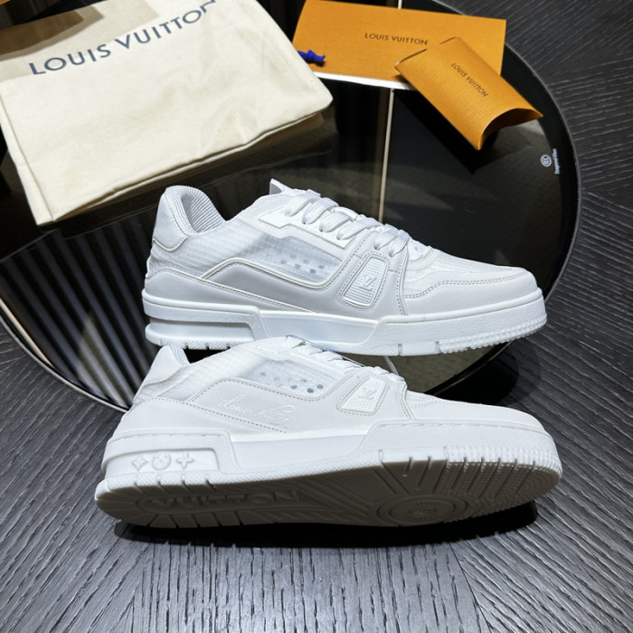 L0VT SNEAKER