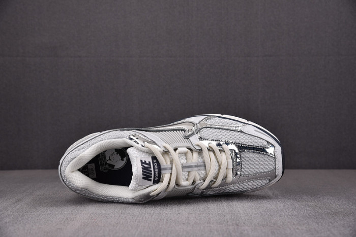NK Zoom Vomero 5 “Photon Dust” FD0884-025