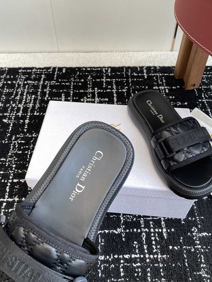 d10r sandal