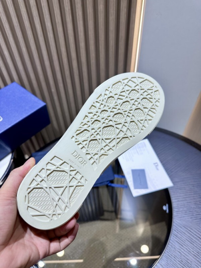 D10R SNEAKER
