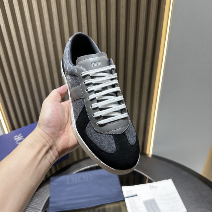 D10R SNEAKER
