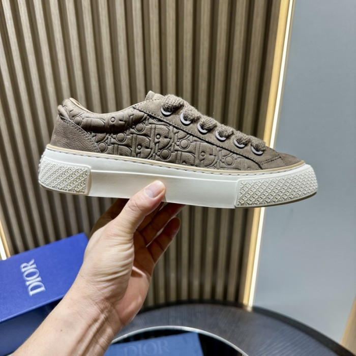 D10R SNEAKER