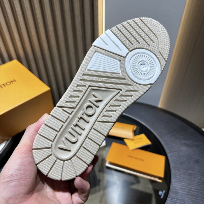 L0VT SNEAKER