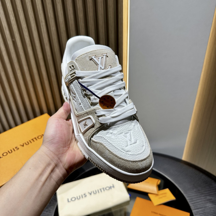 L0VT SNEAKER