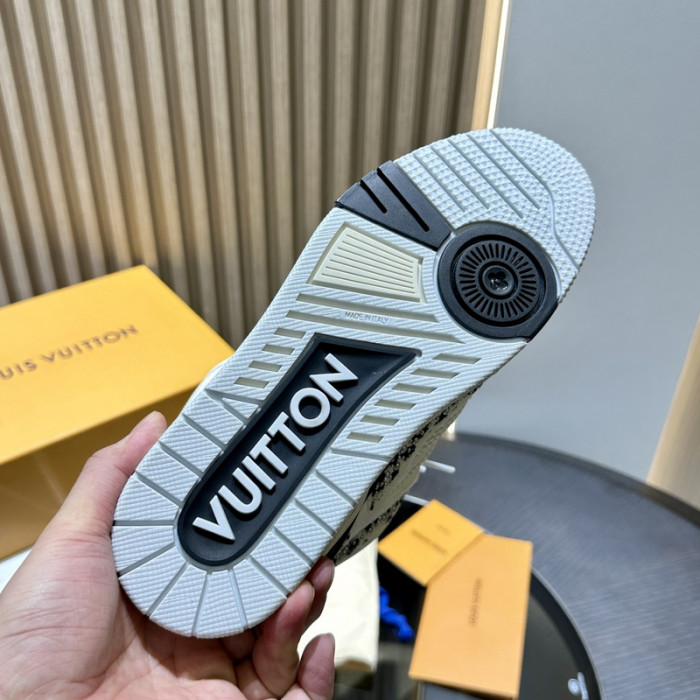 L0VT SNEAKER