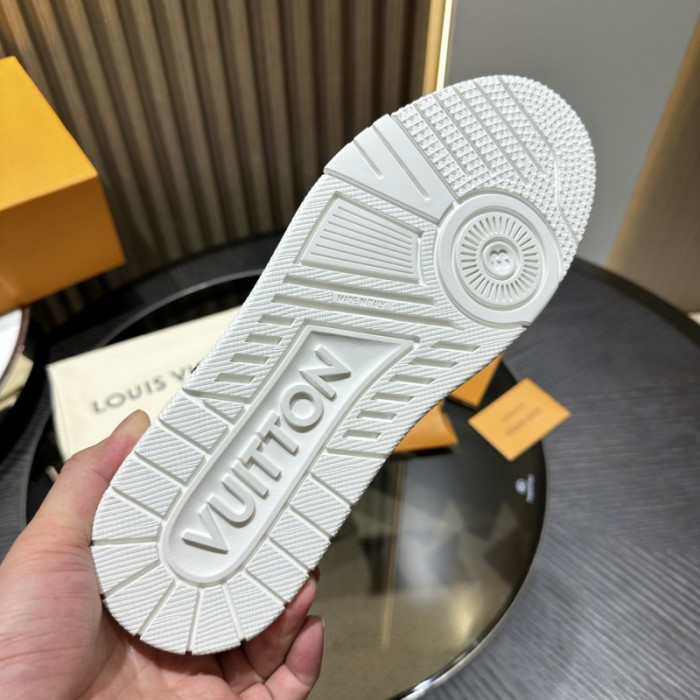 L0VT SNEAKER