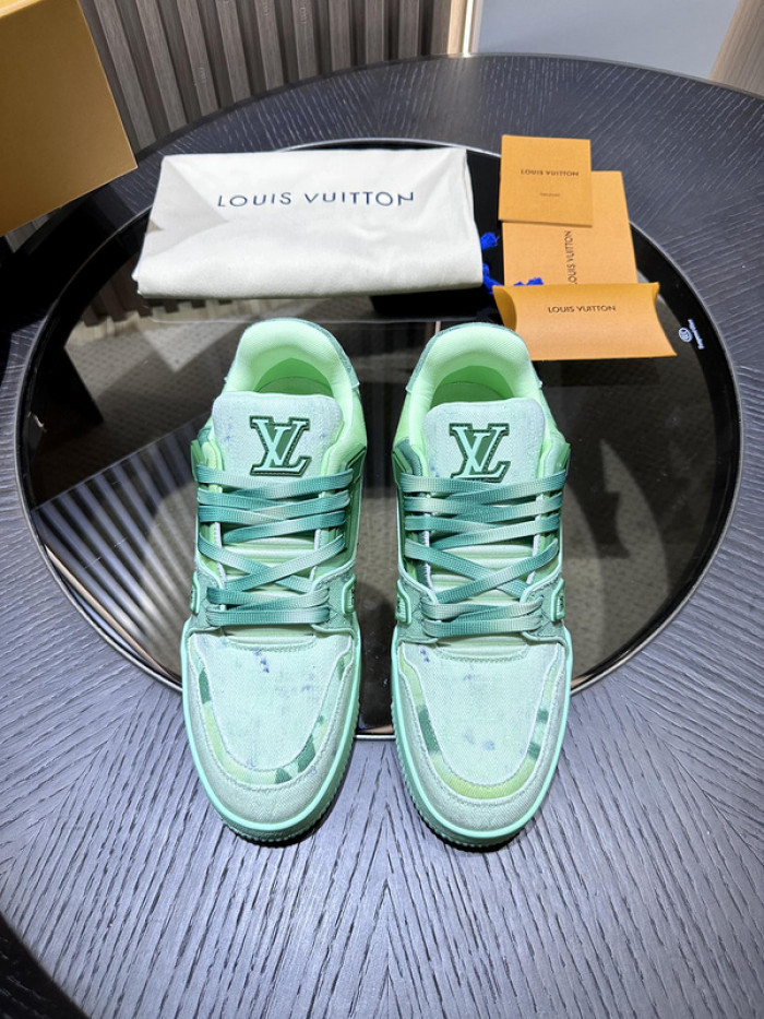 L0VT SNEAKER