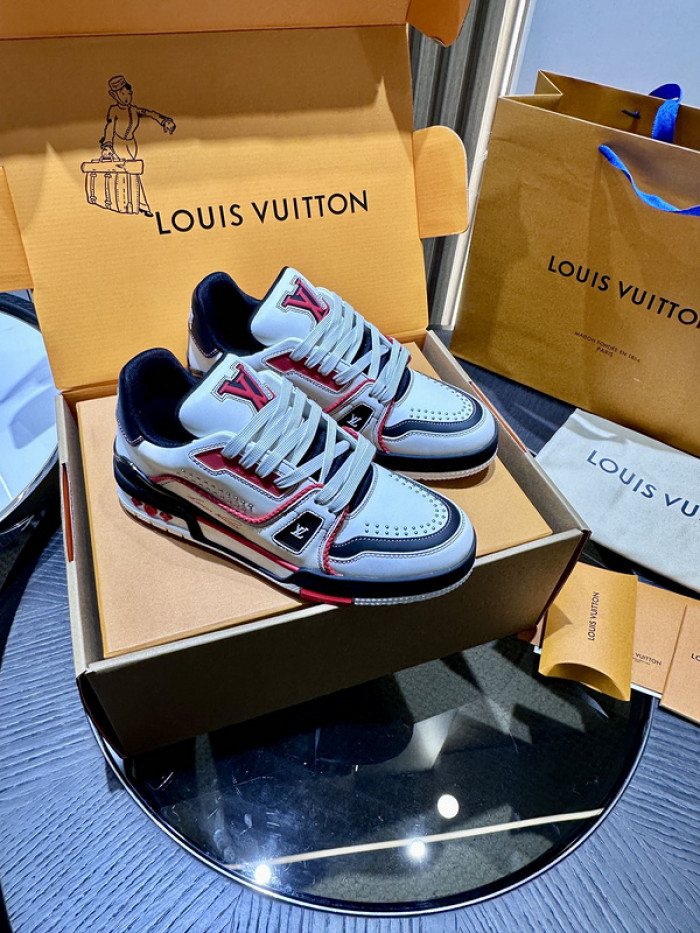 L0VT SNEAKER