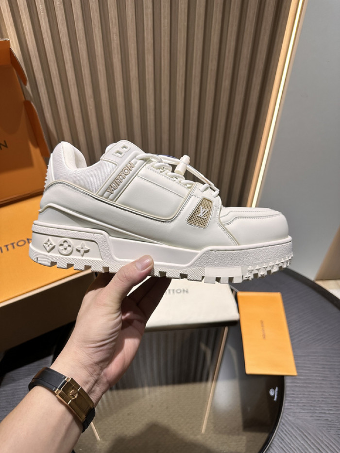 L0VT SNEAKER