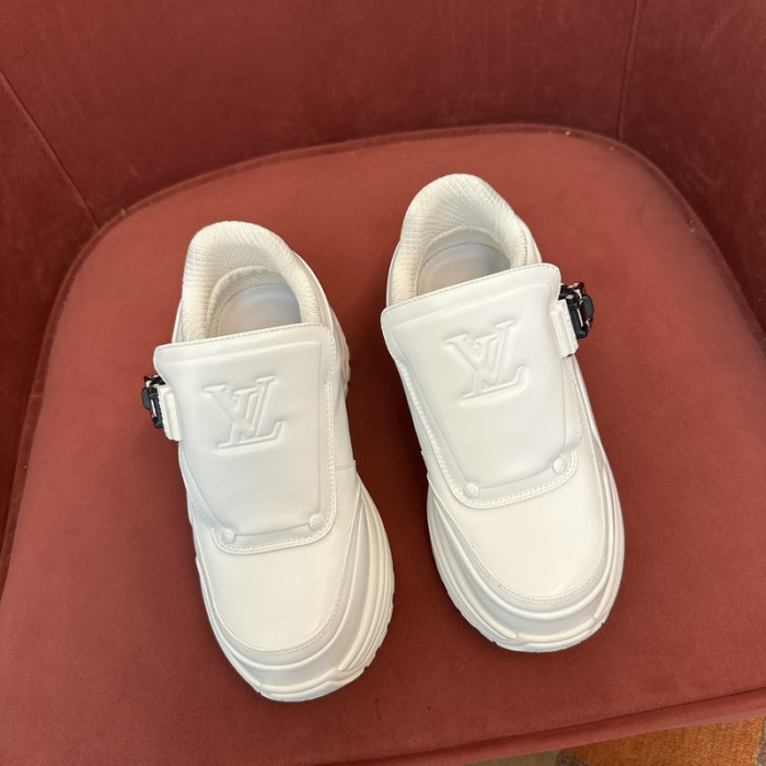 L0VT SNEAKER
