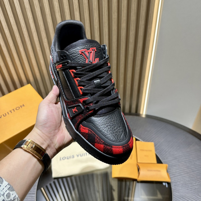 L0VT SNEAKER