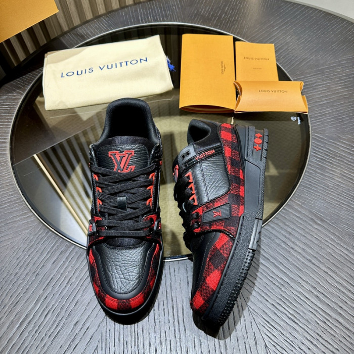 L0VT SNEAKER