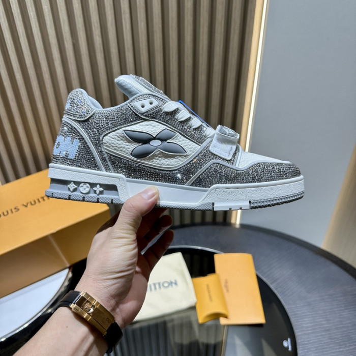 L0VT SNEAKER