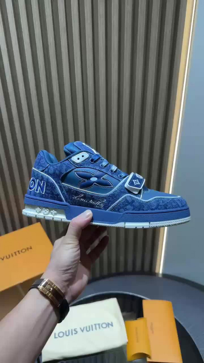 L0VT SNEAKER