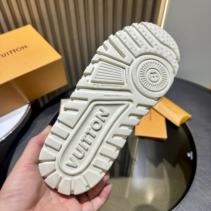 L0VT SNEAKER