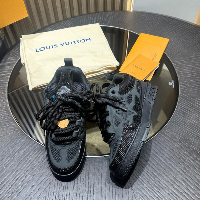 L0VT SNEAKER