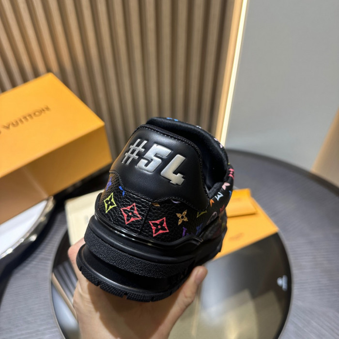 L0VT SNEAKER