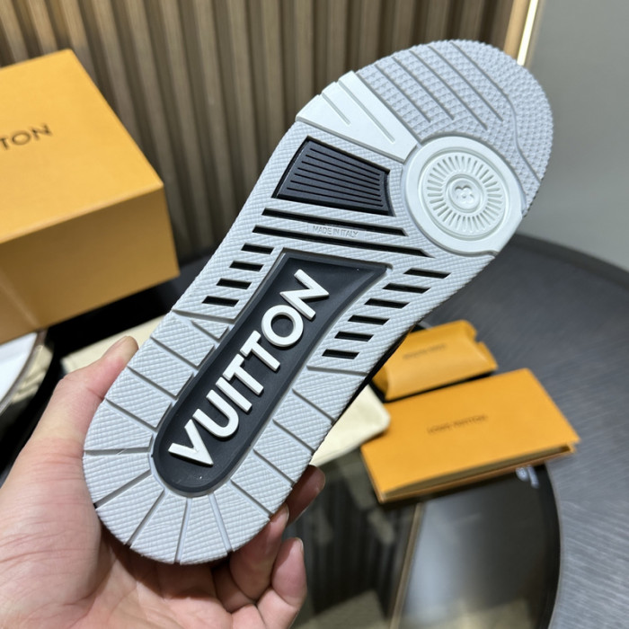 L0VT SNEAKER