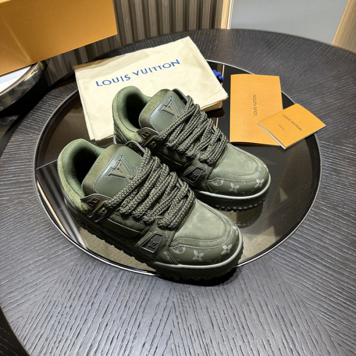 L0VT SNEAKER