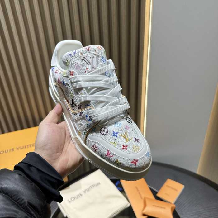 L0VT SNEAKER