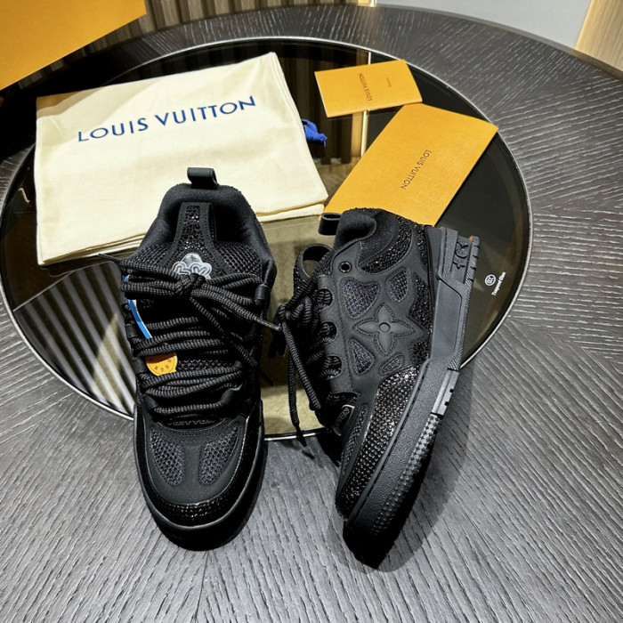 L0VT SNEAKER