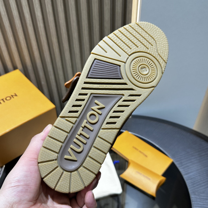 L0VT SNEAKER