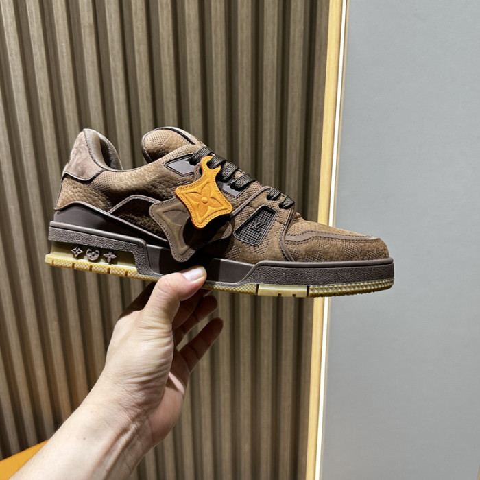 L0VT SNEAKER