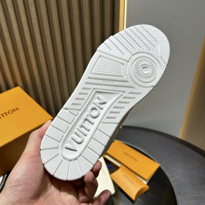 L0VT SNEAKER