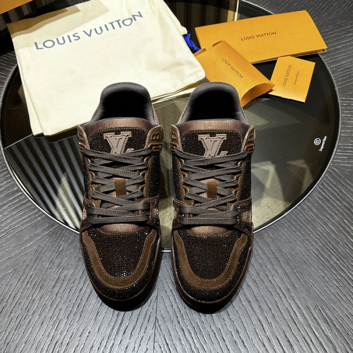 L0VT SNEAKER