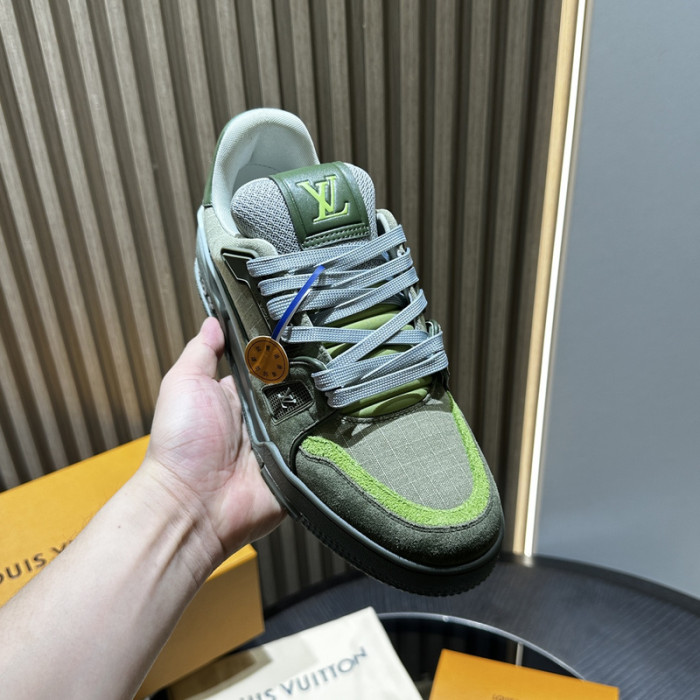 L0VT SNEAKER