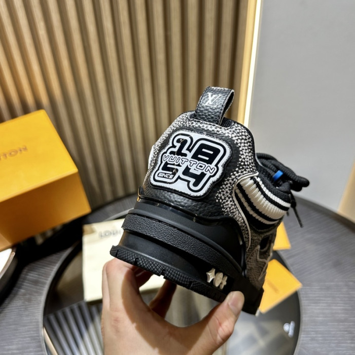 L0VT SNEAKER