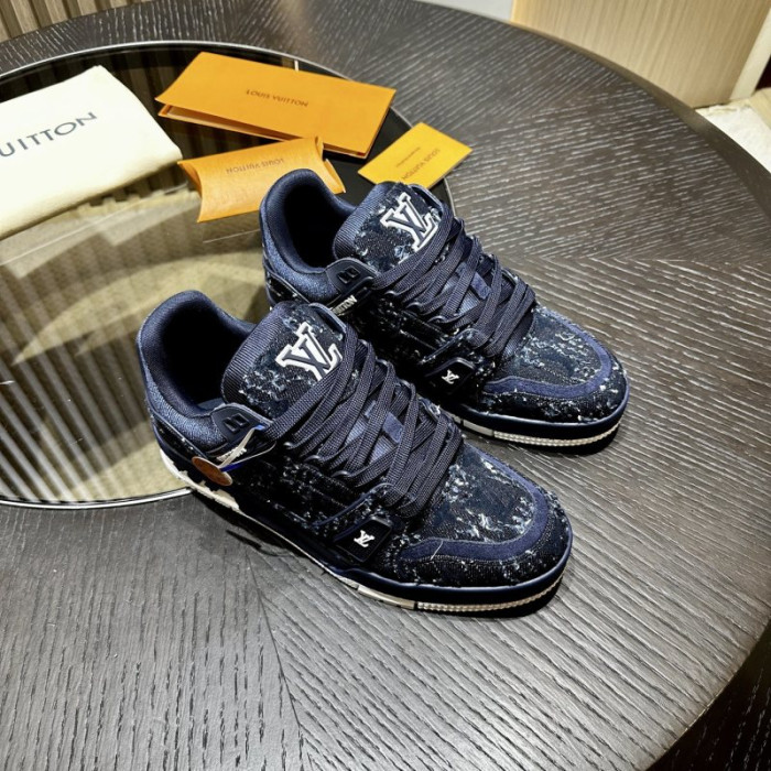 L0VT SNEAKER