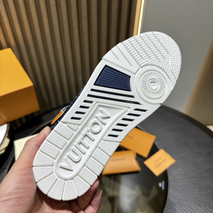 L0VT SNEAKER