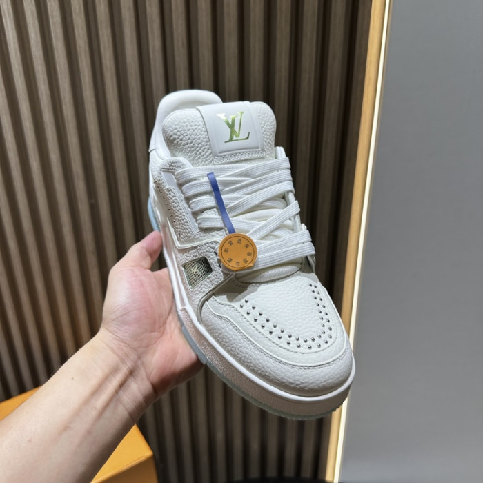 L0VT SNEAKER