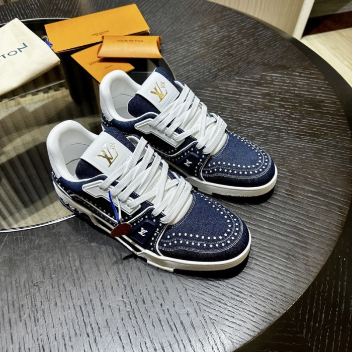 L0VT SNEAKER