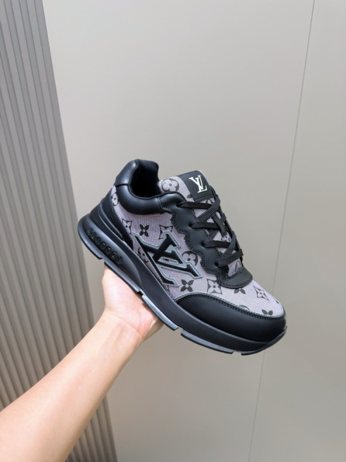 L0VT SNEAKER