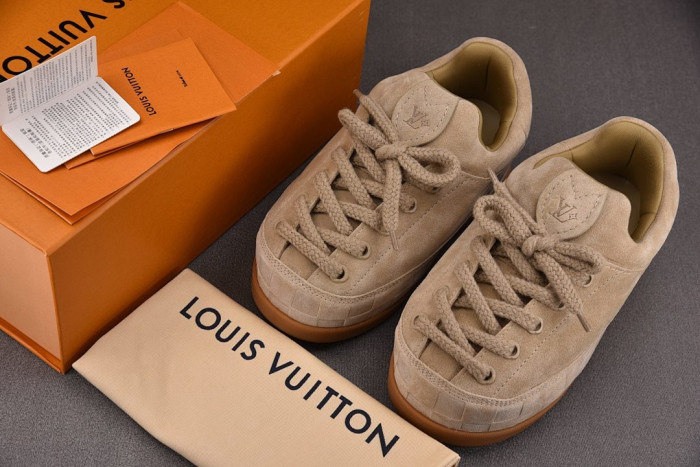L0VT SNEAKER