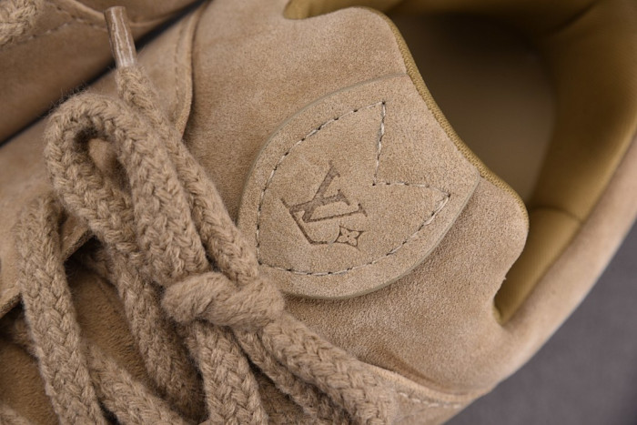 L0VT SNEAKER