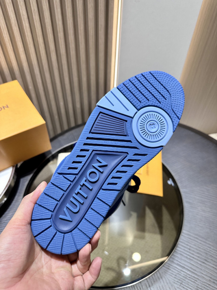 L0VT SNEAKER