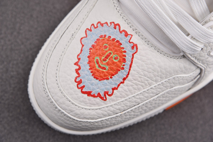 L0VT SNEAKER