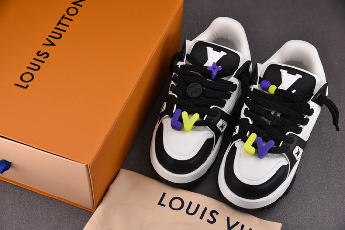 L0VT SNEAKER