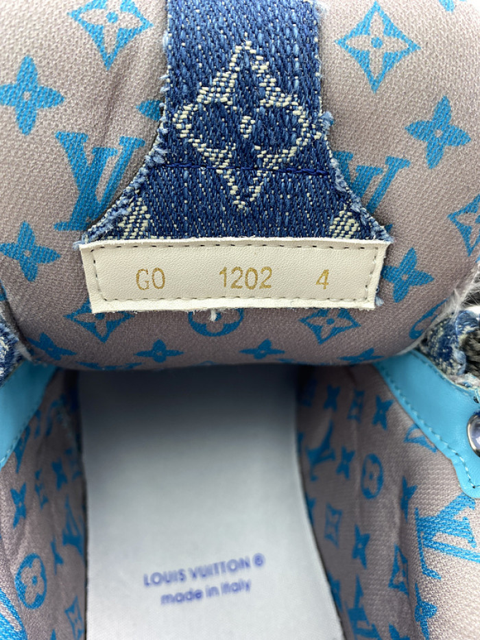 L0VT SNEAKER
