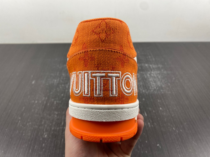 L0VT SNEAKER