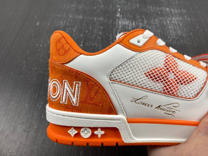 L0VT SNEAKER