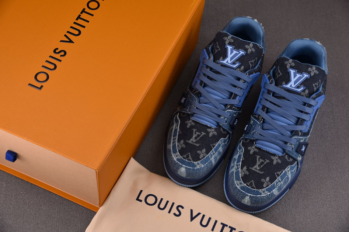 L0VT SNEAKER