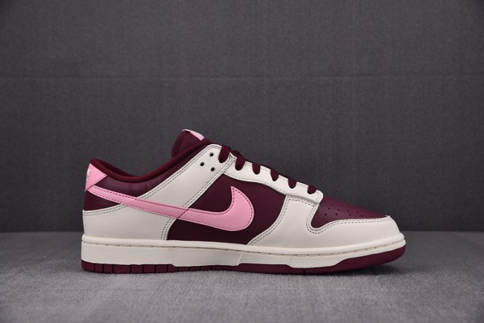 NIKE DUNK LOW Valentine